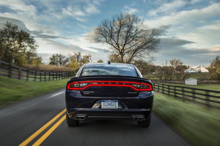  Dodge Charger SXT Rallye AWD 2015 года  (фото 6 из 7)